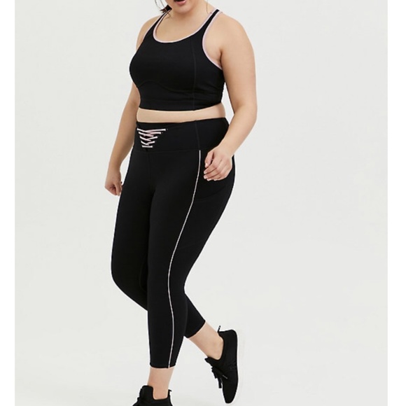 Torrid Lattice Front Crop Active Legging w/Pockets - Picture 4 of 13